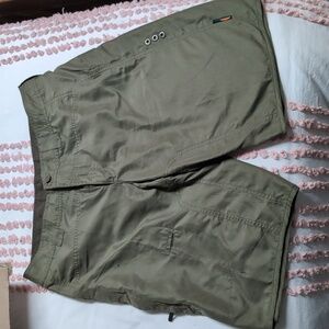 Chlorophylle Men's Olive Green Shorts